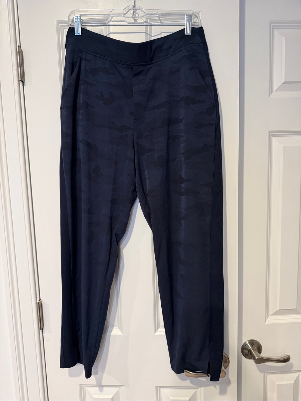 ATHLETA Brooklyn Ankle Camo Pant (12)